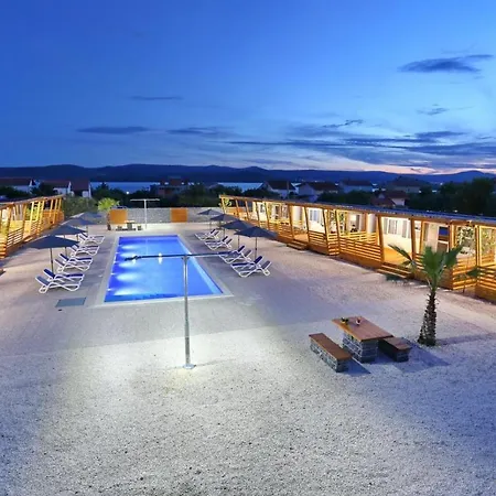 Poolside Mobile Ferienhaus Turanj