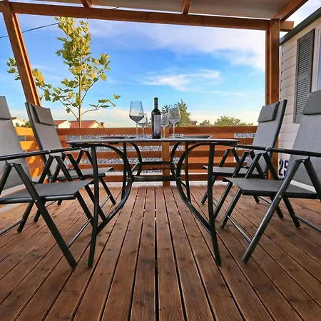 Casa de Férias Poolside Mobile