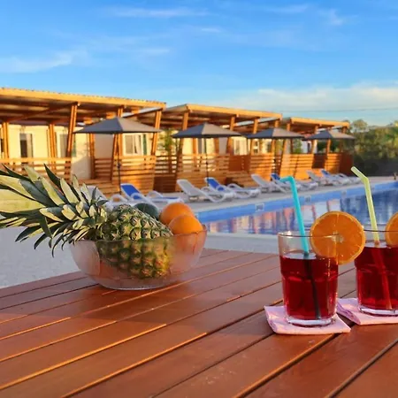 Casa de Férias Poolside Mobile Turanj