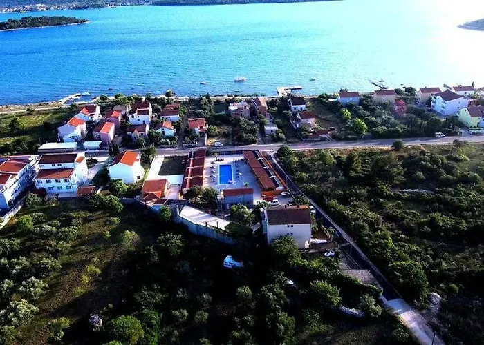 Poolside Mobile Prázdninový dům Turanj