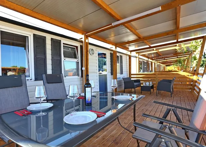 Poolside Mobile Hébergement de vacances Turanj