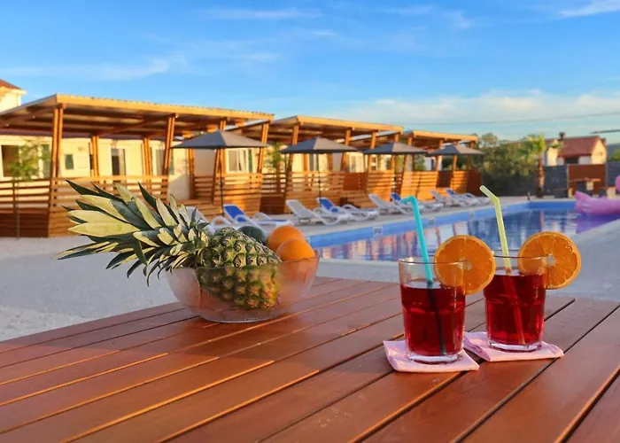 Prázdninový dům Poolside Mobile Turanj
