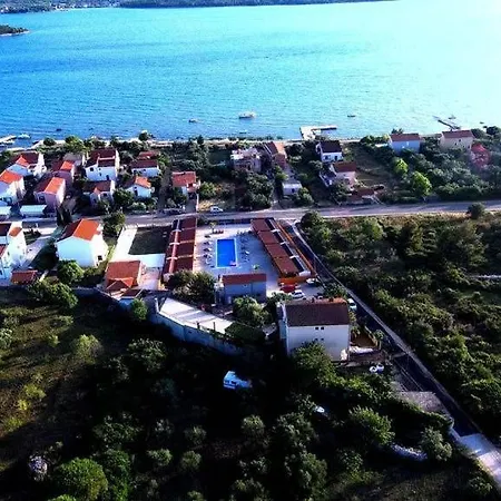 Poolside Mobile Dom wakacyjny Turanj